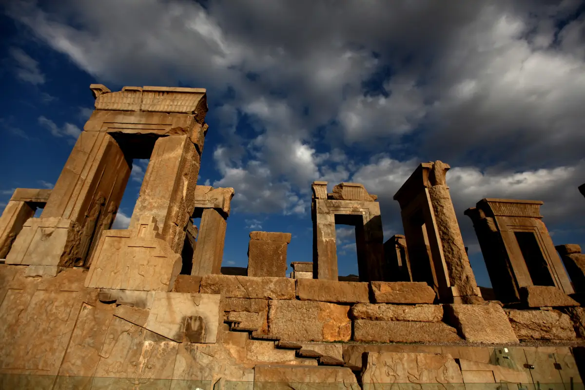 خروج تخت جمشید
