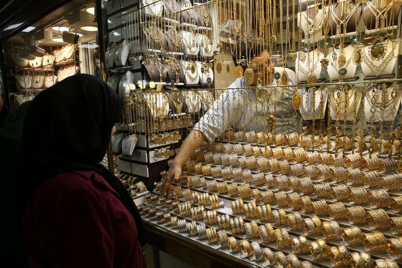تضاد بازار داخلی و جهانی؛ پیشبینی افزایش تدریجی قیمت طلا در ماههای آینده