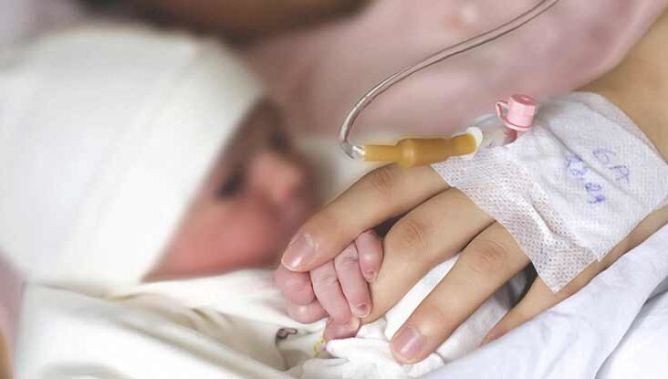 شکاف فاحش هزینه زایمان دولتی و خصوصی؛ بیمه‌ها چقدر حمایت می‌کنند؟