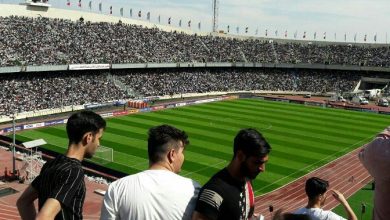 موبایل در ورزشگاه