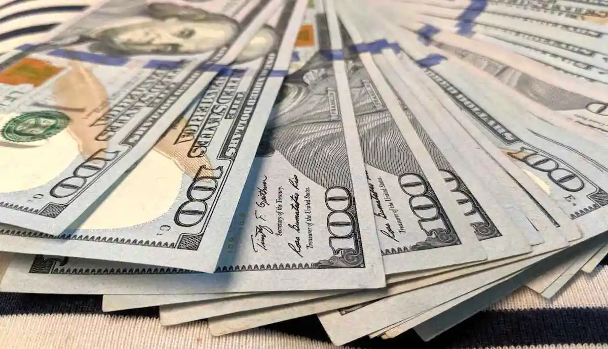 کف قیمتی دلار