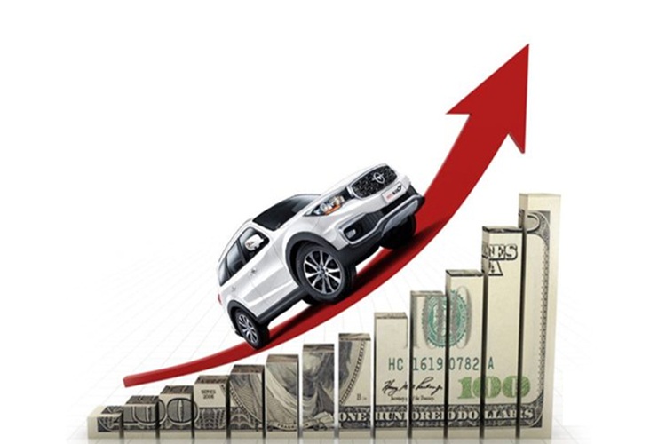 نوسانات نرخ دلار در کمین بازار خودرو؛ منتظر گرانی دوباره باشیم؟
