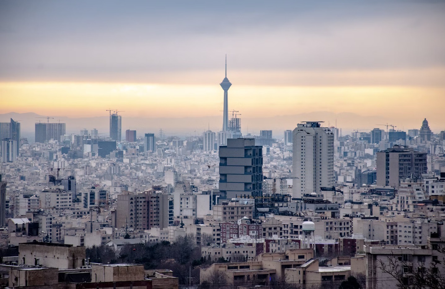 هواشناسی استان تهران: آسمان صاف، وزش باد و کاهش نسبی کیفیت هوا در روزهای آینده