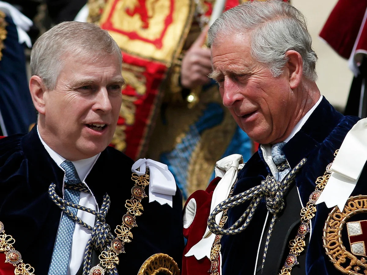 پادشاه انگلیس پس از فشار افکار عمومی، اندرو را بهدلیل رابطه با اپستین برکنار کرد