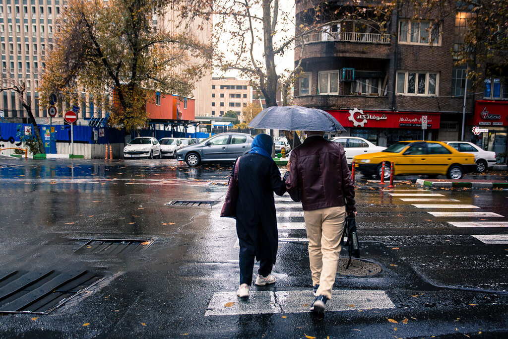 بارش باران در تهران؛ از سکون جو تا وزش باد و رعد و برق