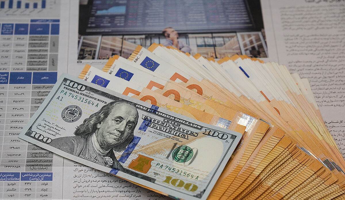 دلار از ۱۰۷ به ۱۱۳ هزار تومان رسید؛ نقش ریسک سیاسی و تقاضای فصلی در بازار ارز