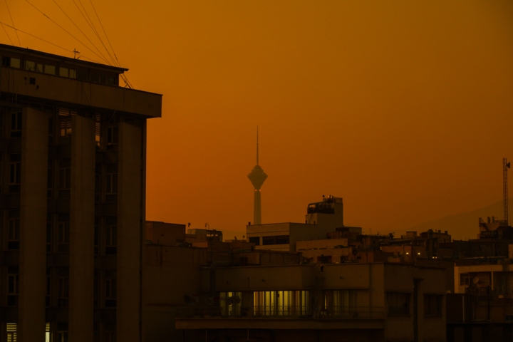 شاخص آلودگی هوای تهران از ۱۵۶ گذشت؛ مدارس دو روز تعطیل شدند