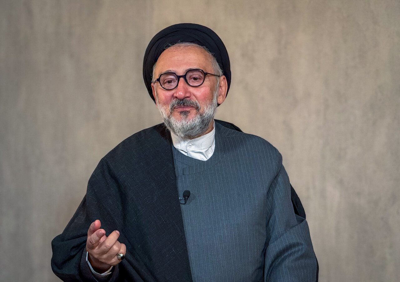 درخواست ابطحی از ظریف: بابت کابینه «پیر و محافظه‌کار» از مردم عذرخواهی کنید