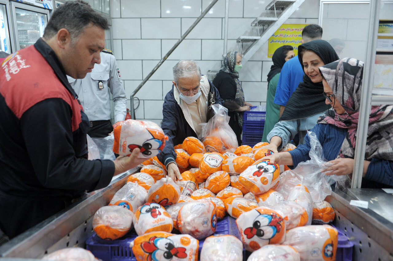 افزایش قیمت مرغ زنده؛ قیمت مرغ به ۱۶۰ هزار تومان رسید