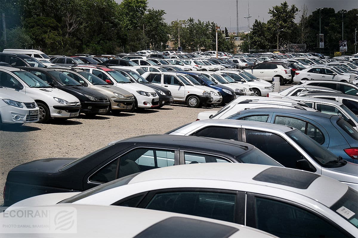 بازار خودرو در ایران؛ کمبود عرضه عامل اصلی رشد قیمتها اعلام شد