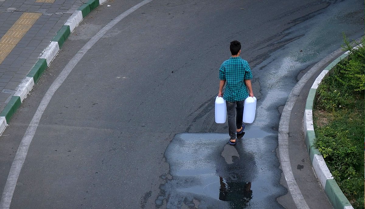 استاد دانشگاه تهران: طرح تخلیه پایتخت «شبیه جوک» است؛ بحران با اصلاح سیاست حل میشود