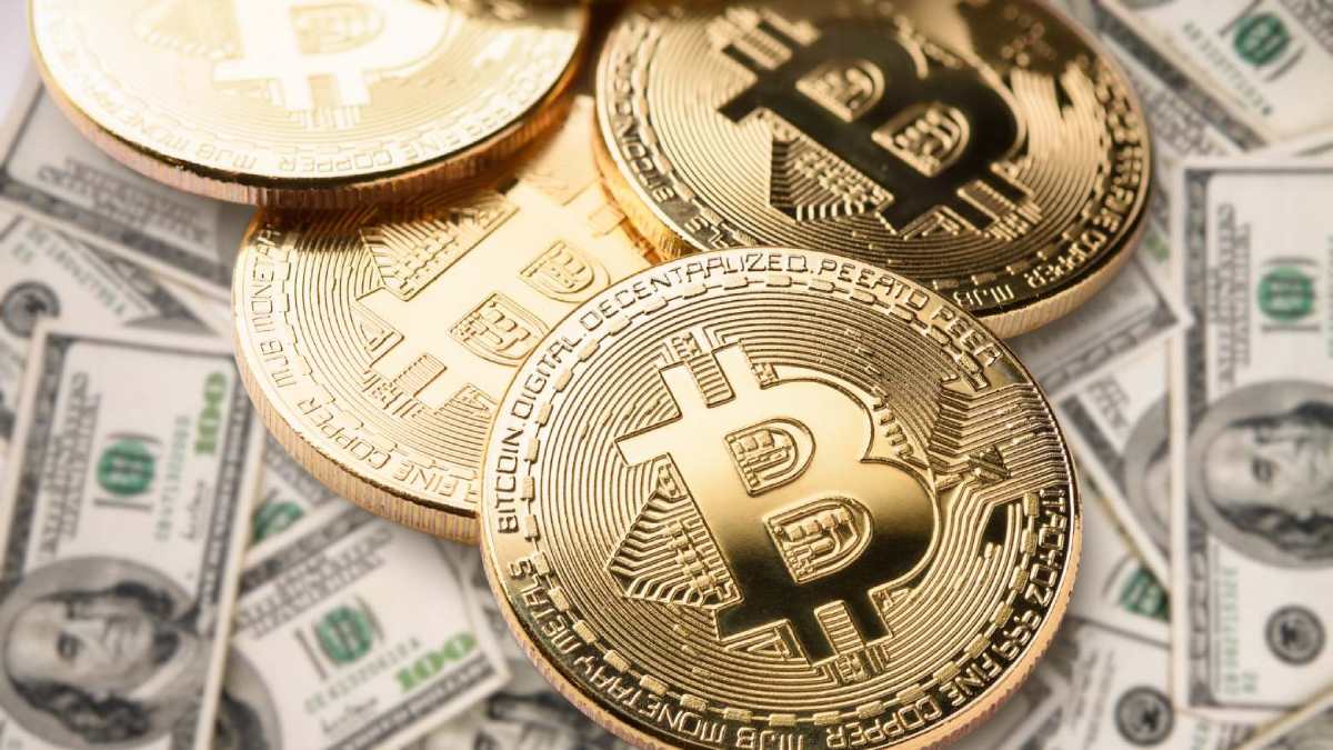 قیمت بیت‌کوین در مسیر نزولی؛ آیا سرمایه‌گذاران ETF اکنون در ضررند؟