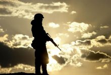 بیمه سربازی چگونه محاسبه می‌شود و چه کسانی امکان خرید آن را دارند؟