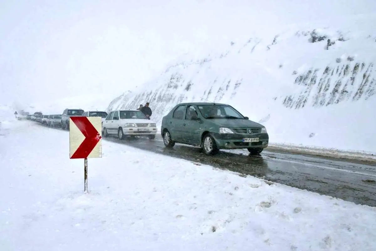 ترافیک سنگین در قزوین-کرج؛ بارش برف و باران در جادههای شمالی