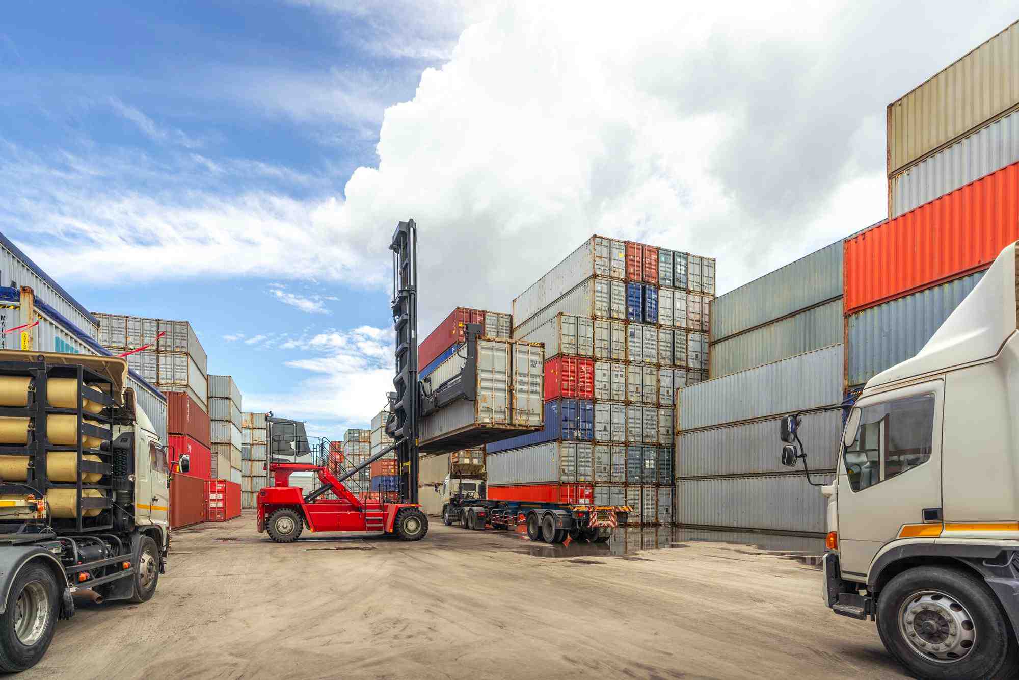 بازار خودرو در ایران؛ کمبود عرضه عامل اصلی رشد قیمتها اعلام شد