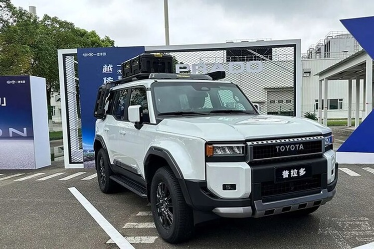 تویوتا لندکروزر