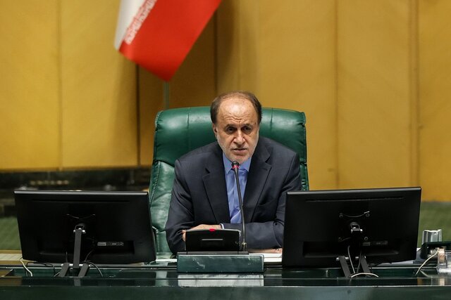 مجلس موافق حذف شرکتهای واسطهای و حجمی و پرداخت مستقیم به نیروهای شرکتی است