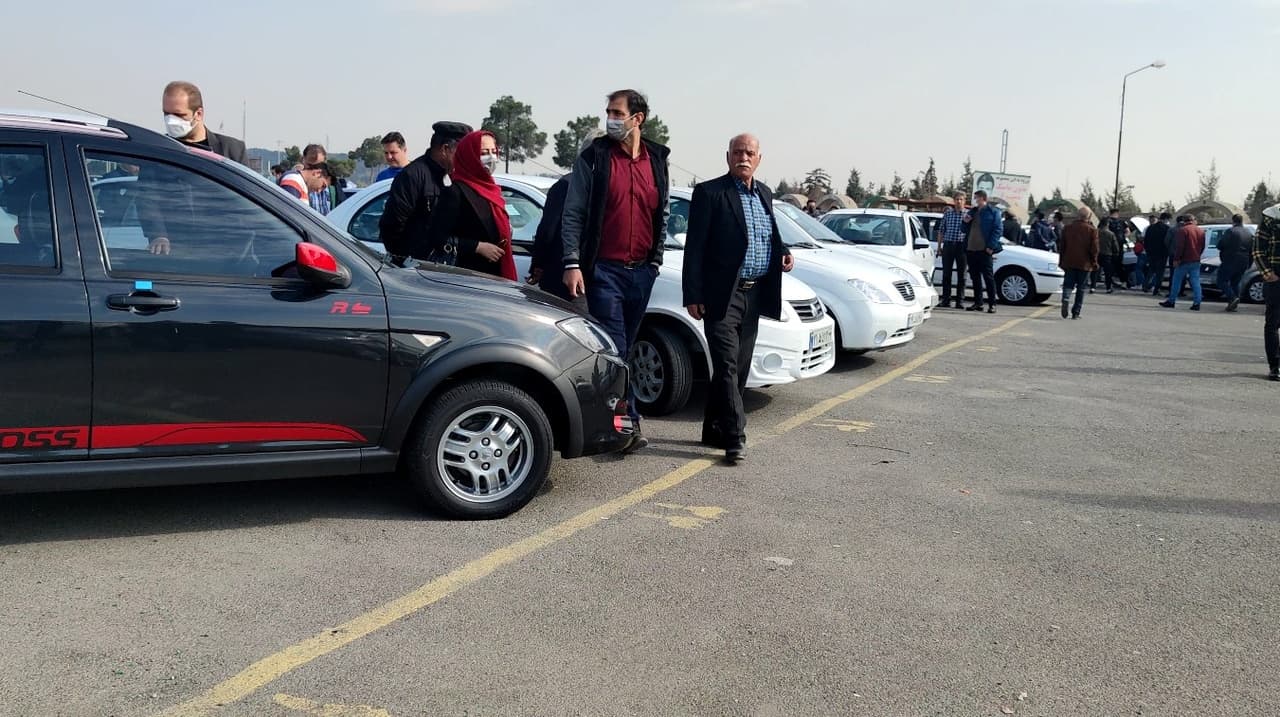 خودروهای اقتصادی از بازار ایران محو شدند؛ قشر متوسط از مالکیت خودرو محروم شد