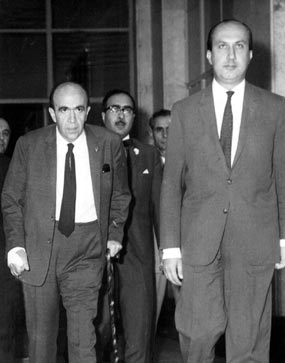 افزایش قیمت بنزین در ۱۳۴۳؛ آغاز بحرانی که سرنوشت منصور را رقم زد؟