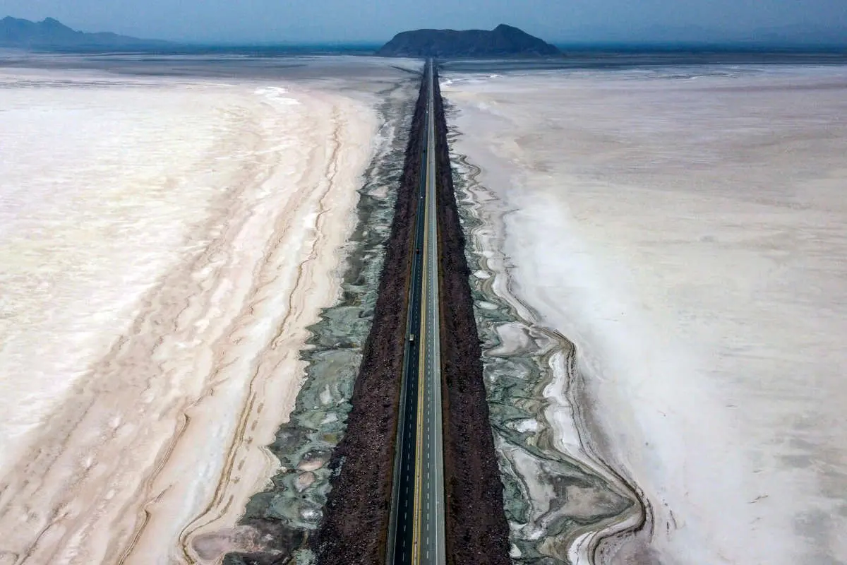 خشکی دریاچه ارومیه: چالشهای اقلیمی و انسانی در دهههای اخیر