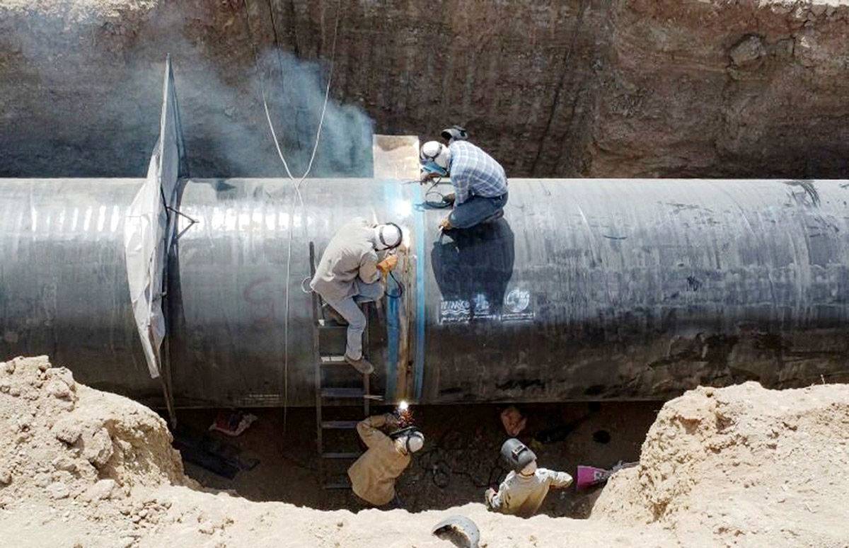 جزئیات آتشسوزی خط انتقال آب لنگه؛ فرماندار: جریان آب وصل شد