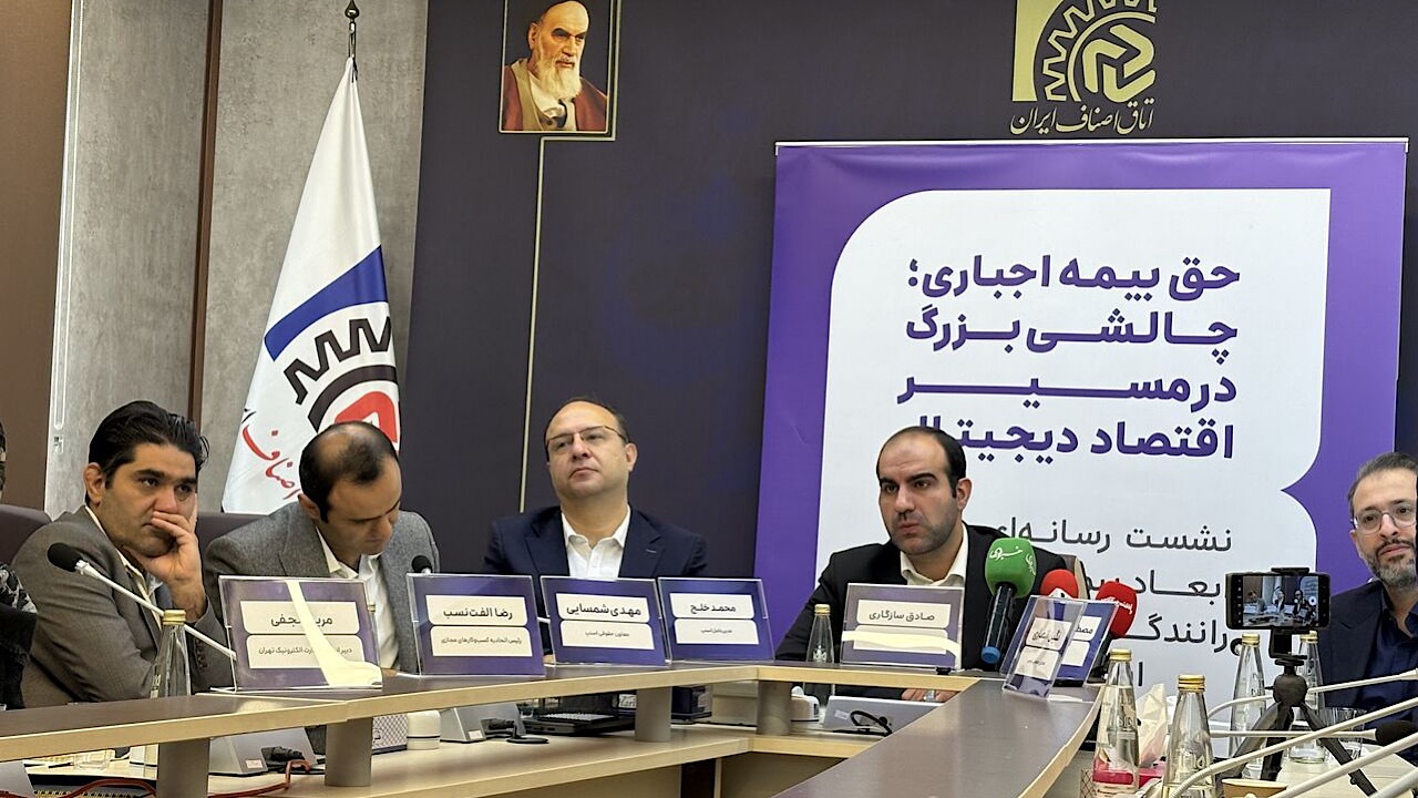 رانندگان تاکسی اینترنتی در تنگنای بیمه اجباری: قانونی یا غیرقانونی؟