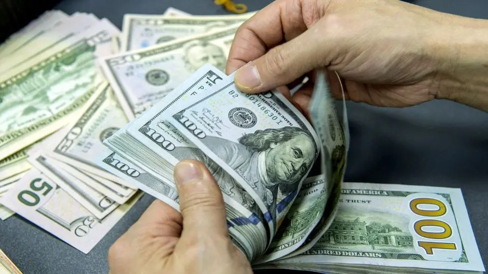 ادامه صعود دلار توافقی: اسکناس در بازار تجاری مرز 73 هزار تومان را شکست