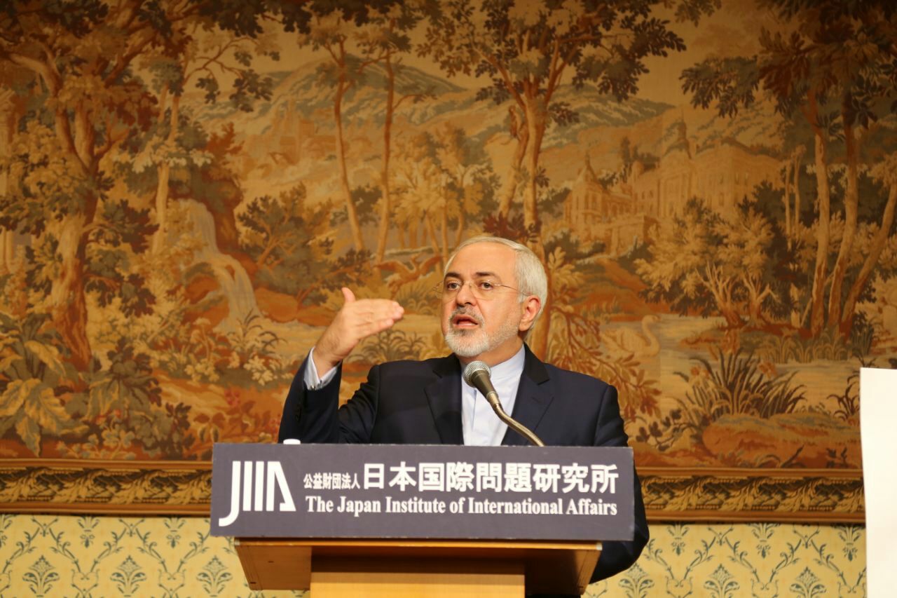 ظریف در هیروشیما: آمریکا از خیال تسلیم بی‌قید و شرط ایران دست بردارد