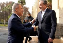 استقبال رسمی سید عباس عراقچی از وزیر خارجه ترکیه در وزارت امور خارجه ایران