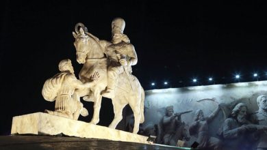 انتقاد از مجسمه جدید میدان انقلاب: ایده تکراری و کیفیت نامرغوب