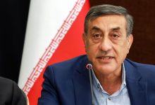 معاون رئیس‌جمهور: مردم به نان و گوشت نیاز دارند، نه به سیاست