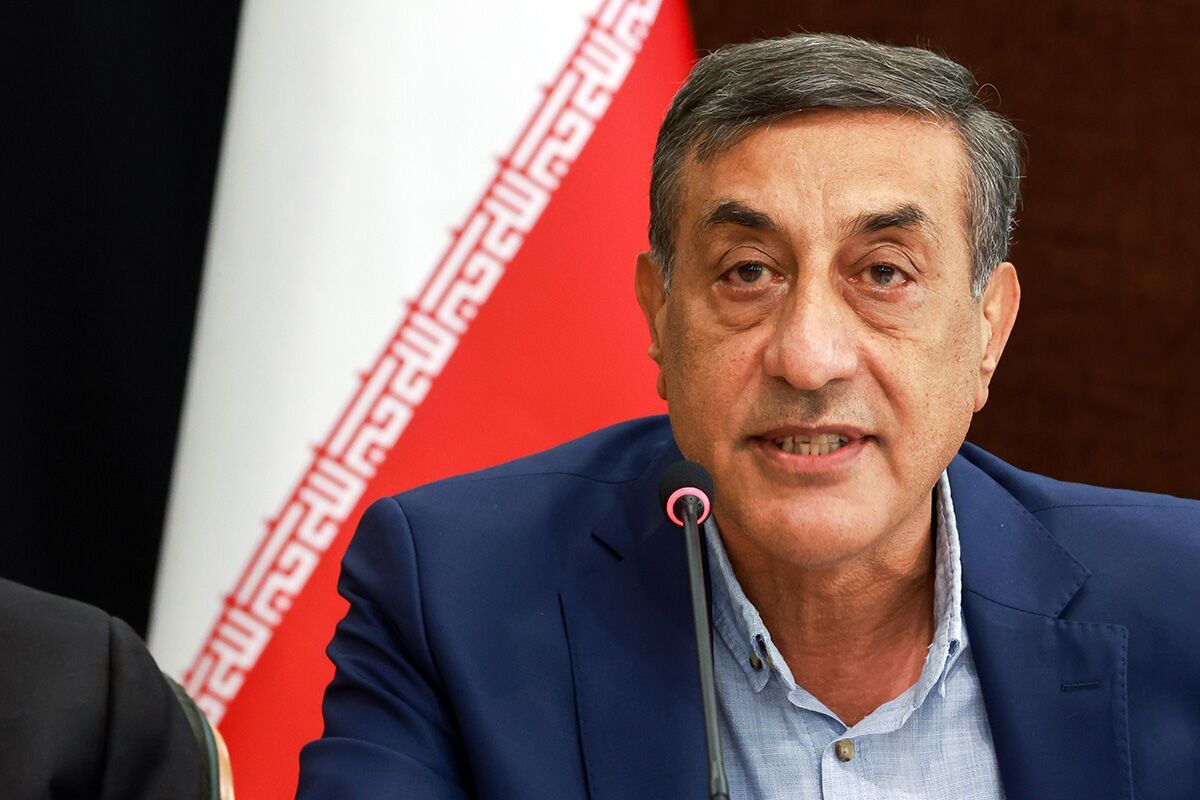 معاون رئیسجمهور: مردم به نان و گوشت نیاز دارند، نه به سیاست