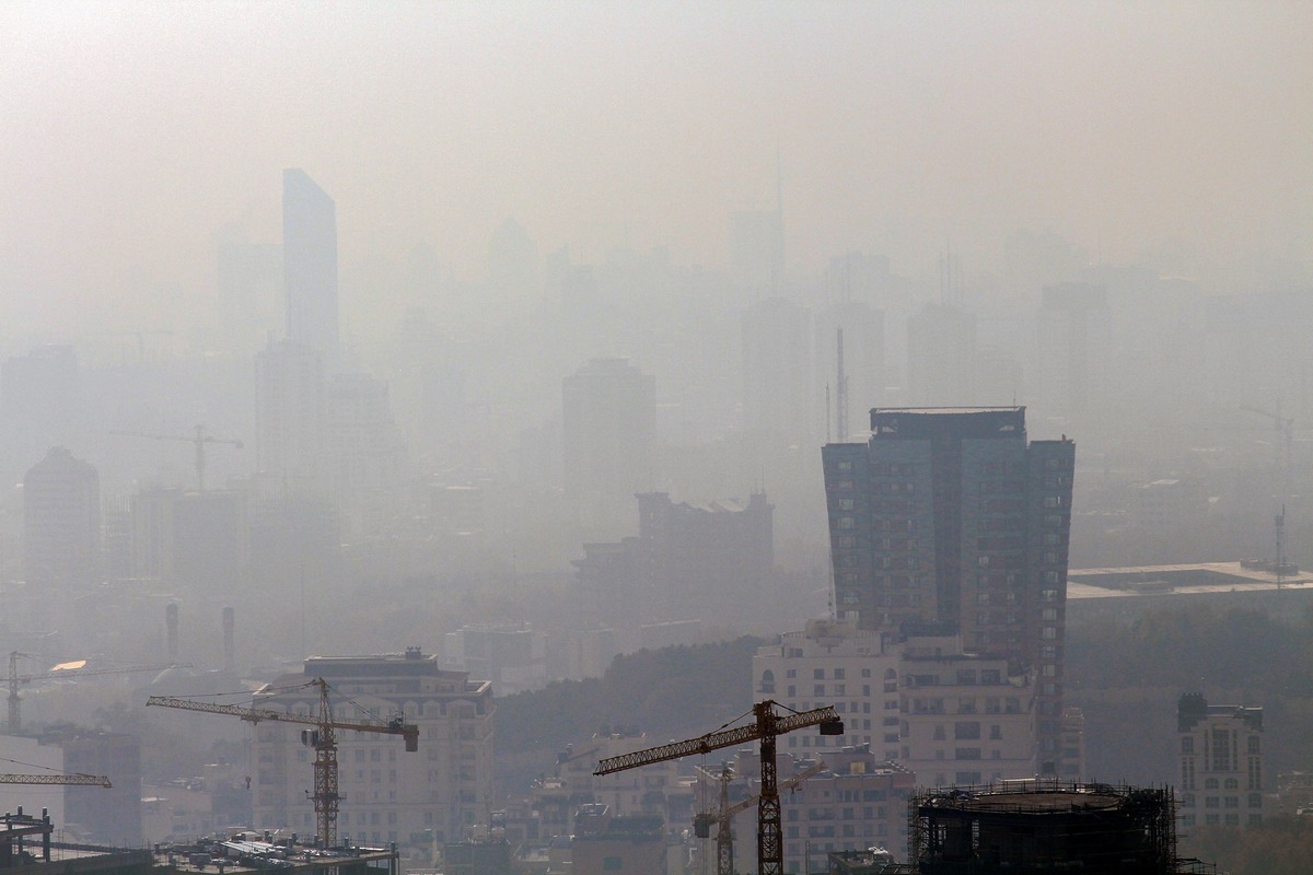 کیفیت هوای تهران در سطح ناسالم برای گروه‌های حساس؛ وضعیت قرمز در ۲۴ ایستگاه