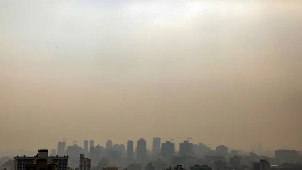 ادامه آلودگی هوا در تهران تا ظهر دوشنبه؛ بارش باران و برف در راه است