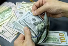 چرا قیمت دلار در بازار آزاد دوباره اوج گرفت؟ تأثیرات مصوبه واردات بدون ارز کالاهای اساسی