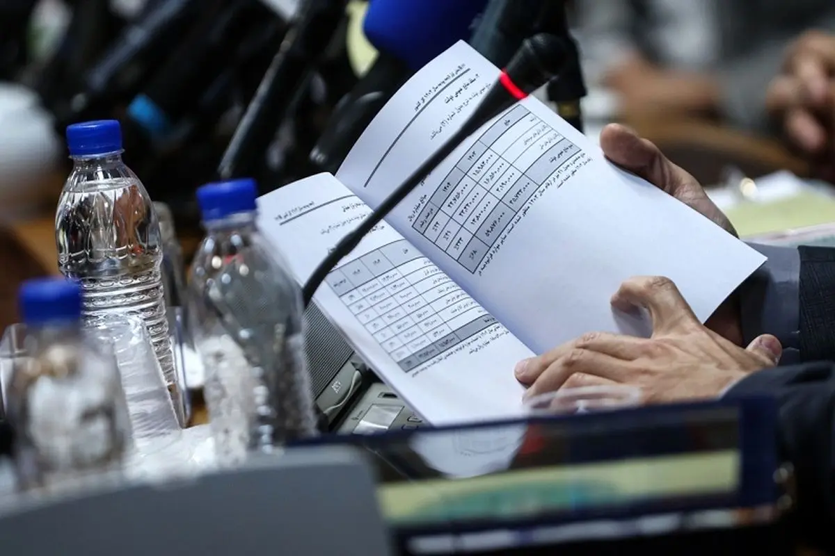 تصمیم تازه دولت برای افزایش حقوق‌ها بدون پشتوانه درآمدی است