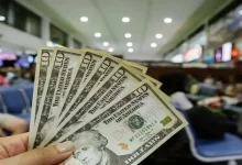 بورس در تب و تابِ تثبیت دلار ۱۰۴ هزار تومانی؛ پول هوشمند به بازار سرازیر شد