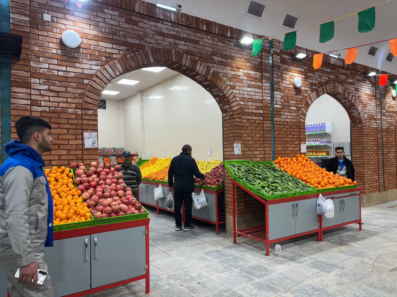 افتتاح پنج بازار میوه و تره‌بار در در مناطق ۵، ۱۴ و ۲۰ تهران