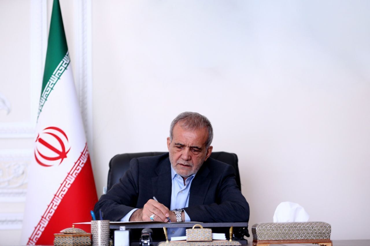 مسعود پزشکیان درگذشت بهرام بیضایی را تسلیت گفت