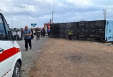 واژگونی اتوبوس در بزرگراه تهران-کرج: ۴ مصدوم و ترافیک سنگین