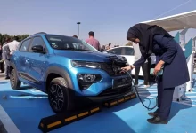 رییس پلیس راهور تهران بزرگ گفت: در روزهایی که به دلیل آلودگی هوا طرح زوج و فرد از درب منازل اجرایی می‌شود، تردد خودروهای برقی در پایتخت بلامانع است.