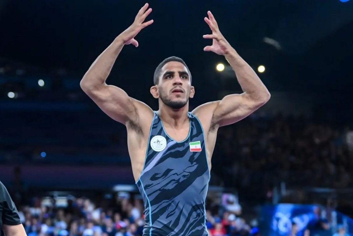 رحمان عموزاد: قهرمان کشتی آزادکار سال ۲۰۲۵ جهان