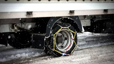 بارش برف در جاده چالوس؛ همراه داشتن زنجیر چرخ الزامی است