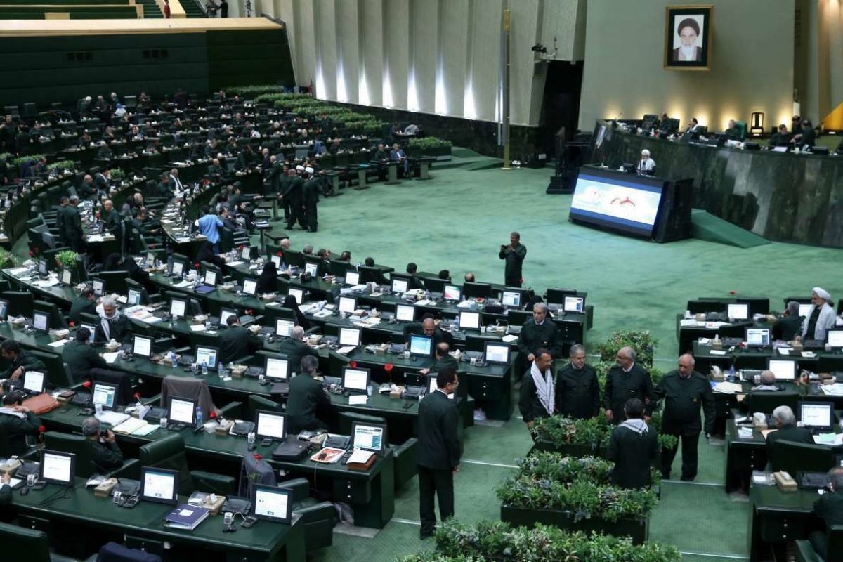 عضو هیات رئیسه مجلس شورای اسلامی از اعلام وصول ۷ سوال ملی از وزرای علوم، امورخارجه، آموزش و پرورش، بهداشت، دادگستری و کشاورزی در جلسه علنی مجلس خبر داد.