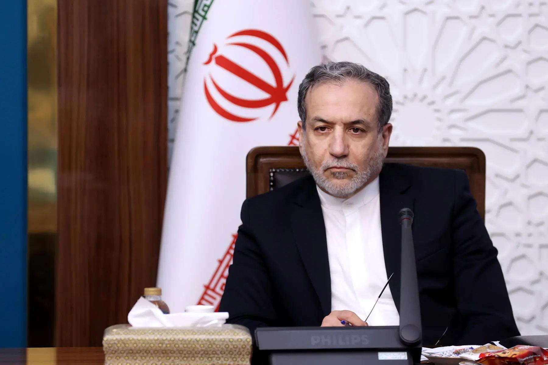 عراقچی خط قرمز را جابه‌جا کرد؛ اقتصاد نباید معطل رفع تحریم بماند