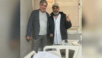 رضا عطاران که در حال ترخیص از بیمارستان است، بابت پیگیری احوالش از مردم قدردانی کرد.