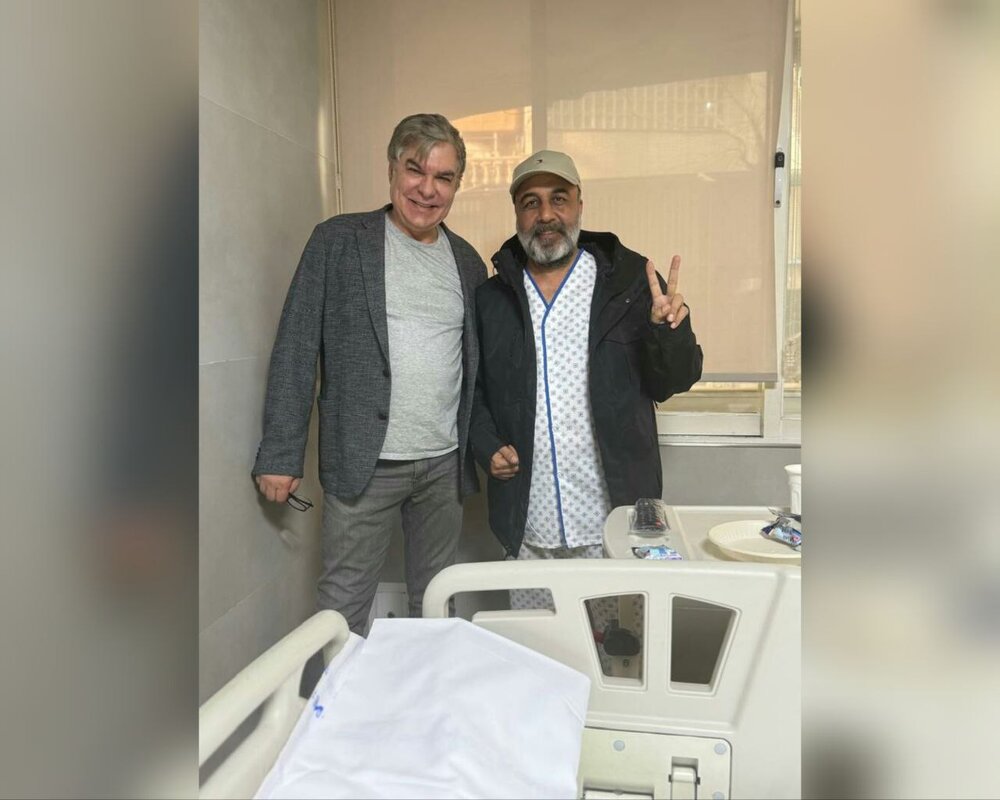 رضا عطاران که در حال ترخیص از بیمارستان است، بابت پیگیری احوالش از مردم قدردانی کرد.