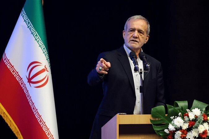 پزشکیان: طرح انتقال آب دریا به اصفهان، بار مضاعف بر زایندهرود را کاهش میدهد