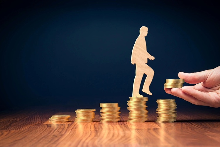 معادل‌سازی حقوق