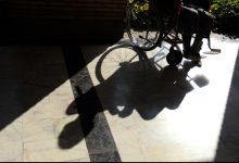 معوقات کمک‌هزینه معلولان پرداخت شد؛ اما فاصله با حداقل دستمزد همچنان باقی است